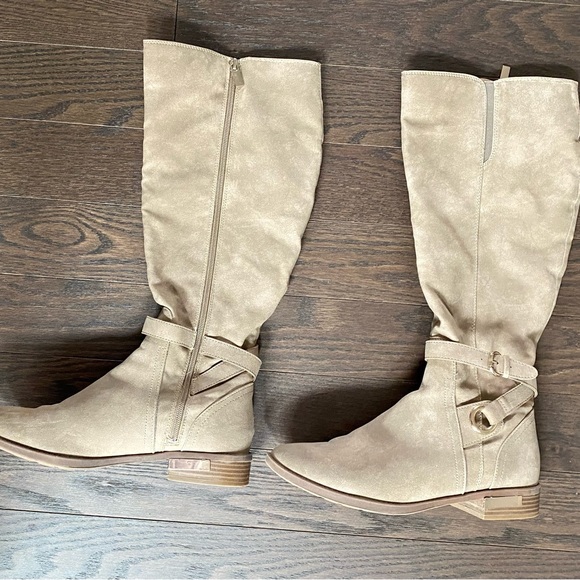 Faux suede boots. - Picture 3 of 4
